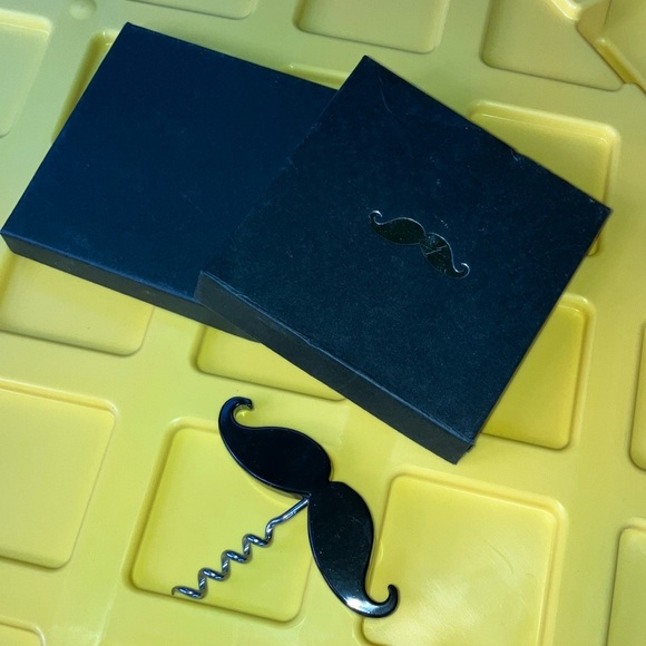 Black Mustache Corkscrew for home bar - Picture 8 of 12